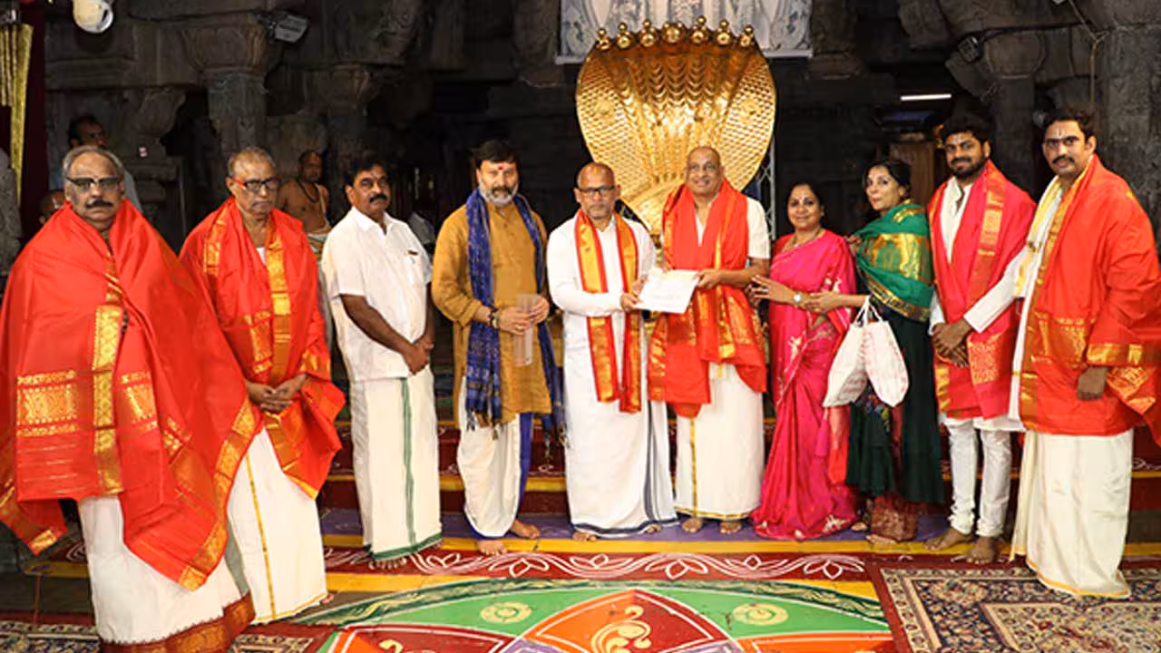 TTD | తిరుమల వెంకన్నకు రూ.2.5 కోట్ల విరాళం అందజేసిన హైదరాబాద్ బిల్డర్