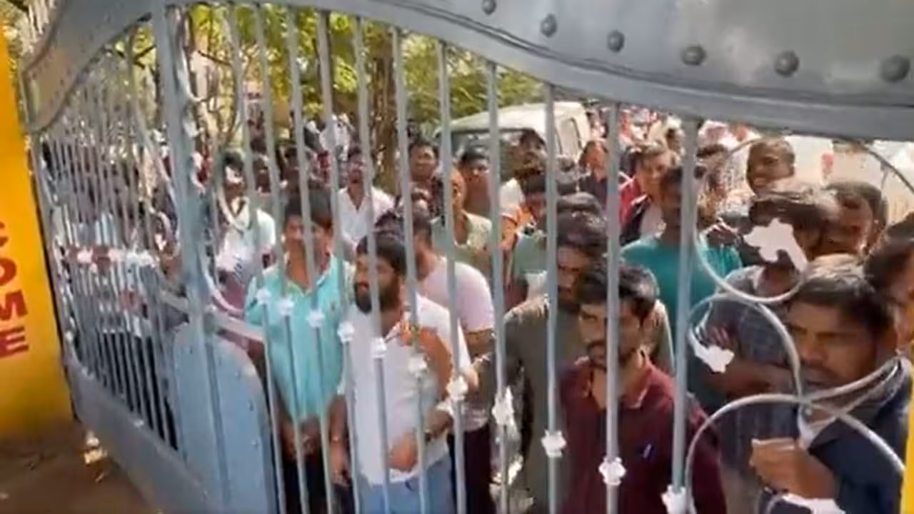 Telangana | నిరుద్యోగుల నిర్బంధం.. చిక్కడపల్లి లైబ్రరీకి తాళం