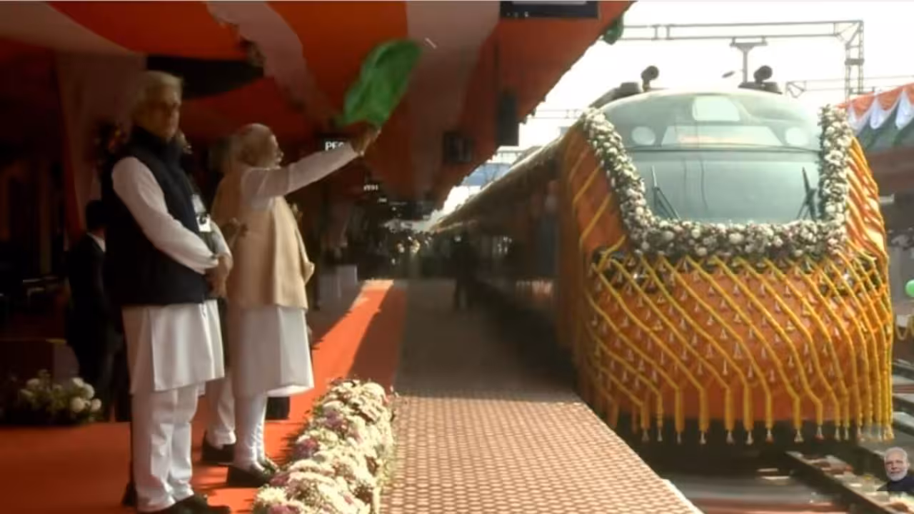 Vandebharat Sleeper | పట్టాలెక్కిన వందేభారత్ స్లీపర్.. జెండా ఊపిన ప్రధాని