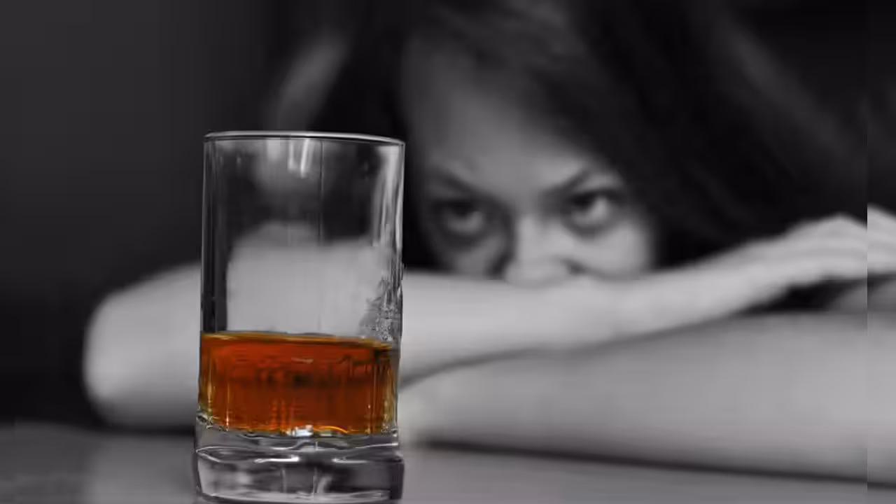 Alcohol | భర్త మందు తీసుకురాలేదని.. ఆత్మహత్య చేసుకున్న భార్య