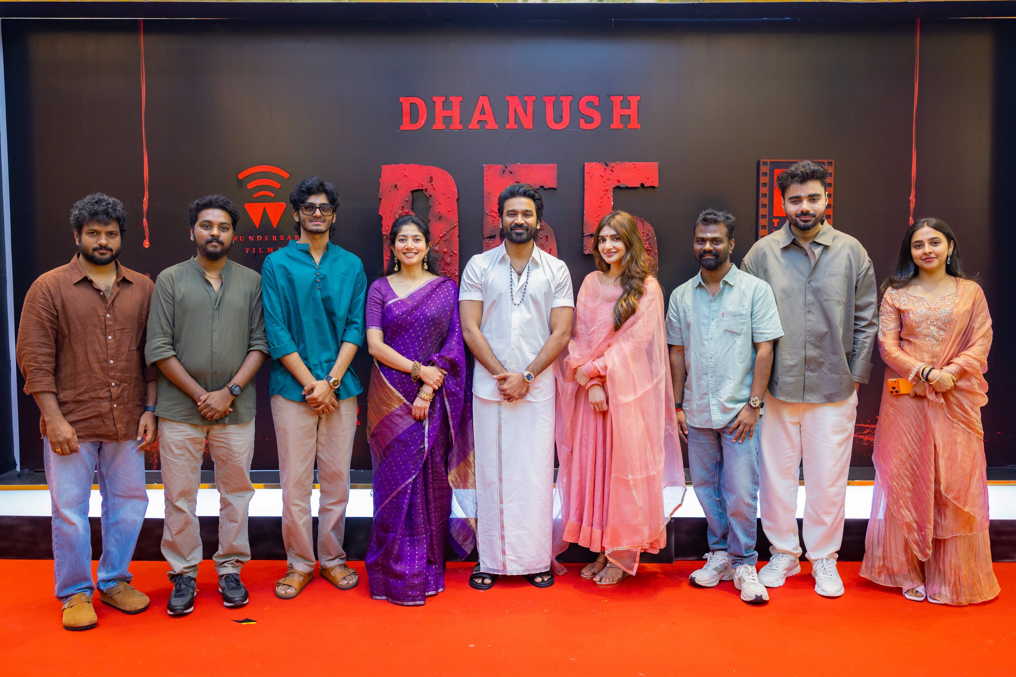 డీ 55వ మూవీ ఓపెనింగ్ ఈవెంట్కు డైరెక్టర్ శంకర్ చీఫ్ గెస్ట్గా హాజరయ్యారు.