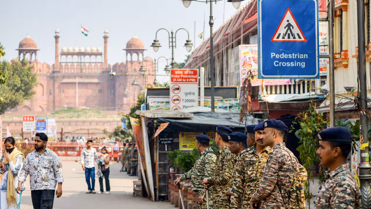 Delhi Bomb Threat | మళ్లీ బాంబు బెదిరింపు కలకలం!