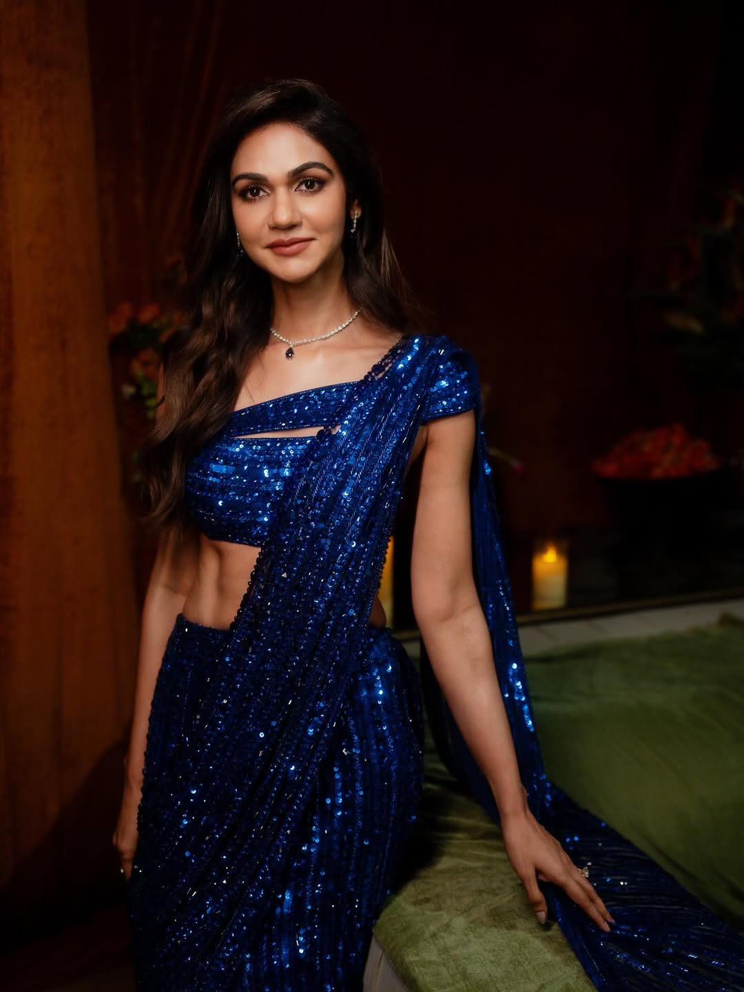 బ్లూ కలర్ శారీలో మెరిసిపోతున్న కొత్త ఫొటోలను ఇన్స్టాగ్రామ్లో పోస్ట్ చేసింది స్నేహారెడ్డి.