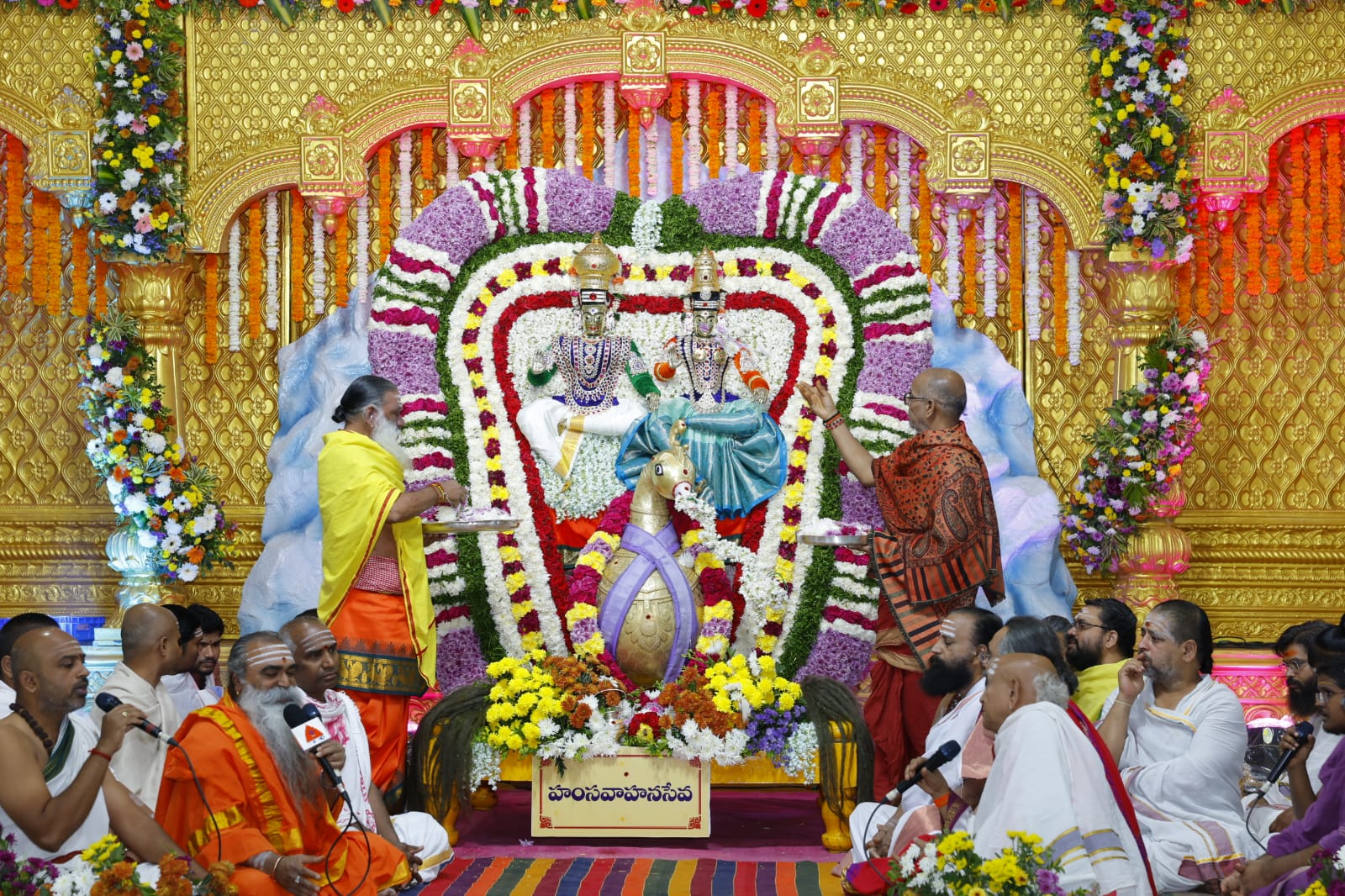 ఉత్సవాల్లో భాగంగా మంగళవారం స్వామి అమ్మవార్లకు ప్రత్యేక పూజలు చేశారు.
