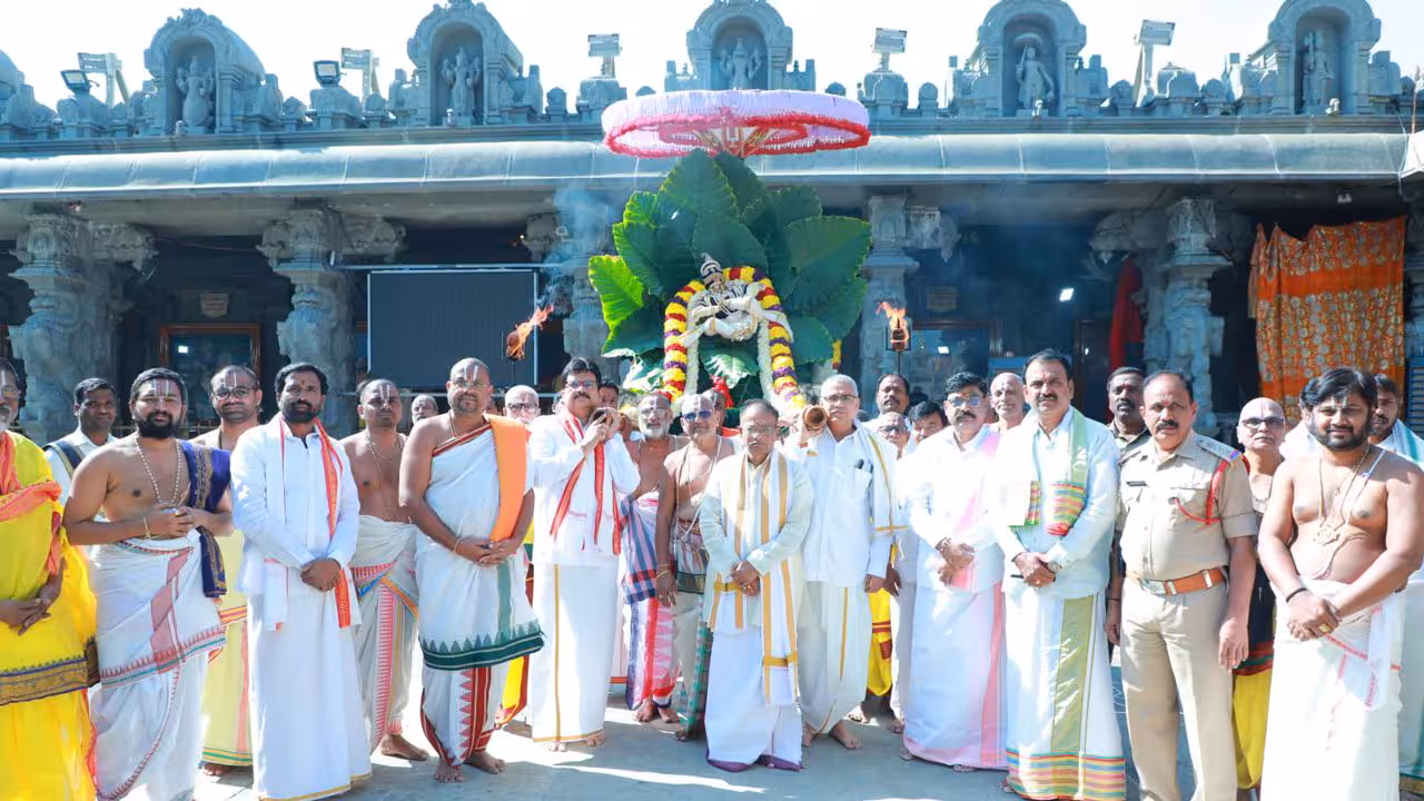 Yadagirigutta | వటపత్రశాయిగా యాదగిరి లక్ష్మీనరసింహుడు..!