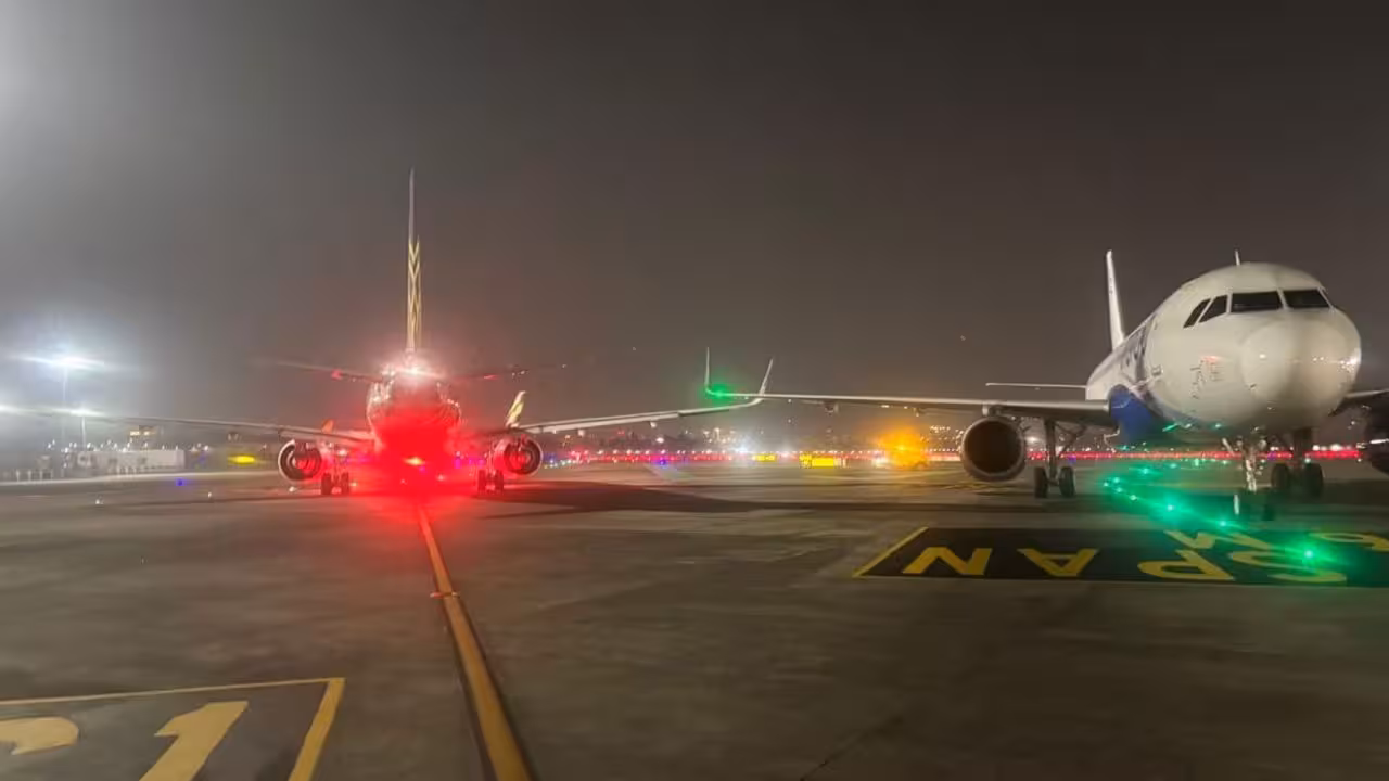Mumbai Airport | తప్పిన ప్రమాదం.. ముంబై ఎయిర్పోర్టులో ఢీ కొన్న రెండు విమానాల రెక్కలు