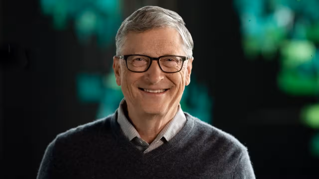 Bill Gates | ల్యాండింగ్కు అనుకూలించని వాతావరణం.. గన్నవరంలో గాల్లో చక్కర్లు కొట్టిన బిల్గేట్స్ విమానం