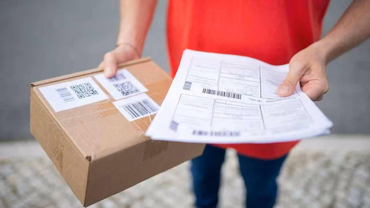 Cash On Delivery Scam | పెరిగిపోతున్న క్యాష్ ఆన్ డెలివరీ (COD) మోసాలు.. నకిలీ పార్సిళ్లను పంపిస్తూ స్కామ్..