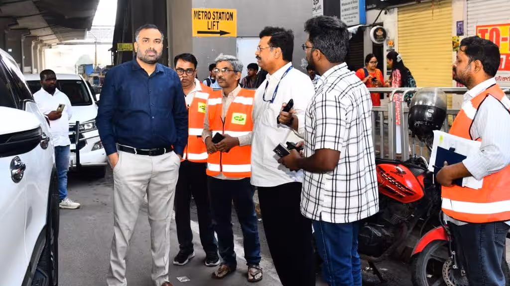 GHMC Commissioner RV Karnan | ‘ప్రతి ఇంటి నుంచి చెత్త సేకరించాల్సిందే’.. అధికారులకు జీహెచ్ఎంసీ కమిషనర్ ఆదేశాలు