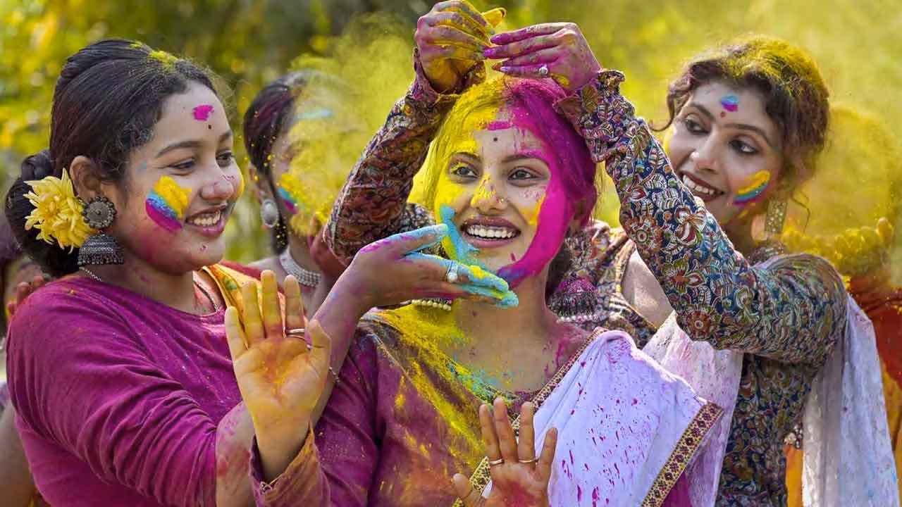 Holi Health Tips | హోలీ వేడుకల్లో నీటితో జాగ్రత్త.. వ్యాధులు ప్రబలే అవకాశం.. వైద్యుల సూచనలు..