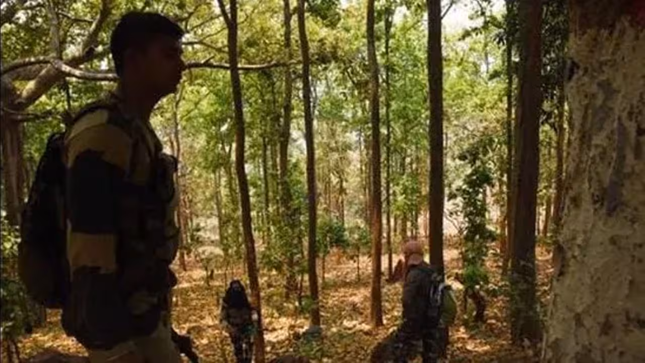 Encounter | కర్రెగుట్టల్లో భారీ ఎన్కౌంటర్.. ఐదుగురు మావోయిస్టులు మృతి