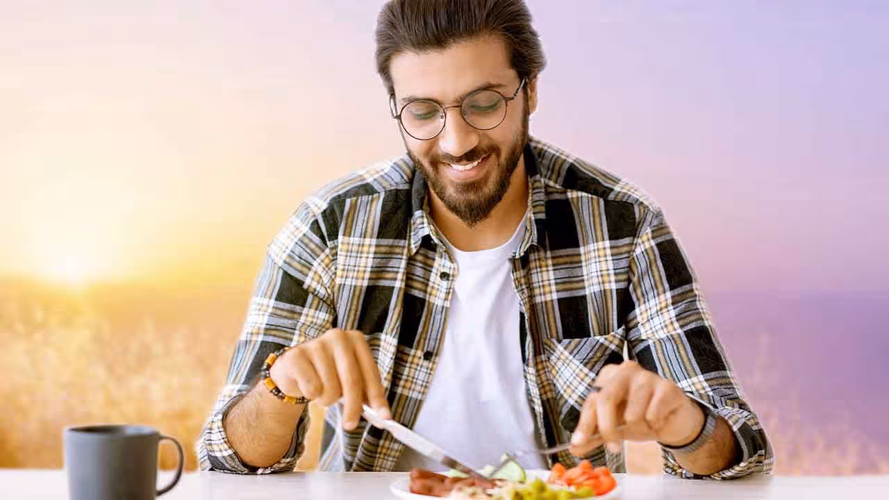 Meals | భోజనం చేసిన వెంటనే కూర్చుంటే ప్రమాదమే.. నిపుణుల హెచ్చరిక..