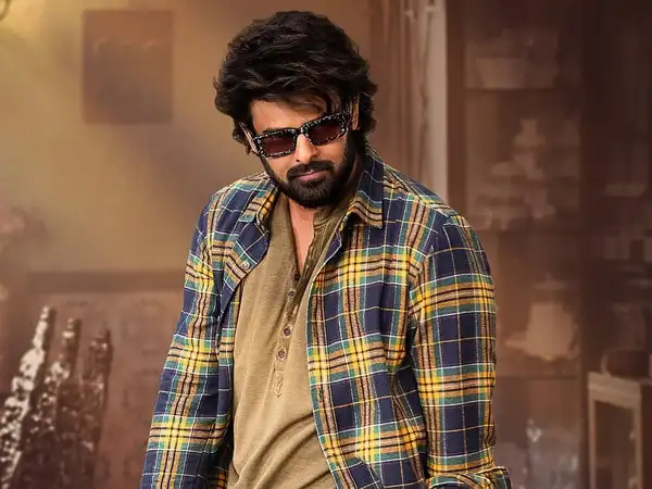 త్వరలోనే ఈ సినిమా సెట్స్లోకి ప్రభాస్ అడుగుపెట్టబోతున్నాడు.