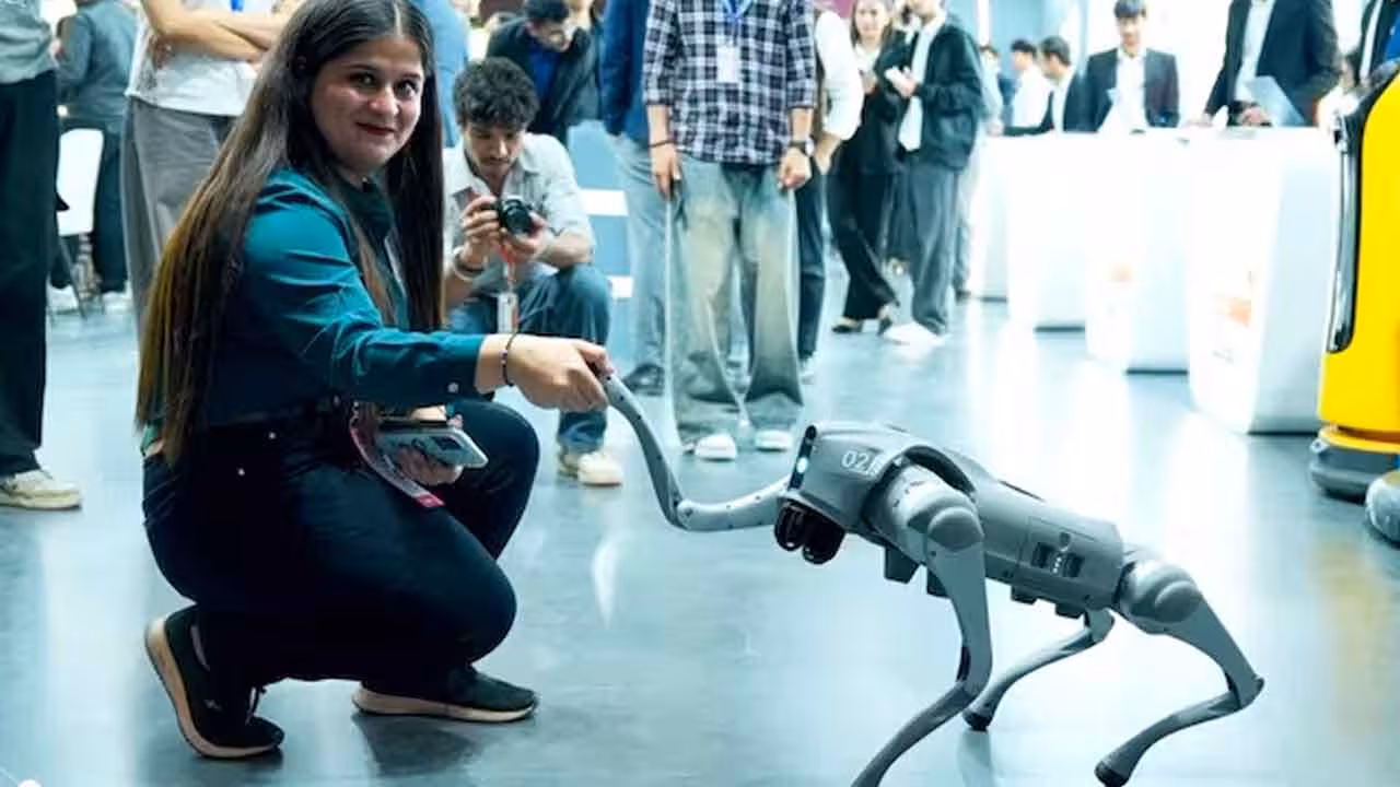 Galgotias University | చైనా రోబోడాగ్ను తెచ్చి తమదేనని కలరింగ్.. ఏఐ సమ్మిట్లో అడ్డంగా దొరికిపోయారు..
