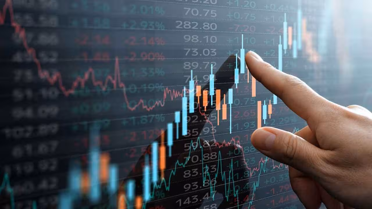 Stock Markets | మళ్లీ లాభాల్లోకి వచ్చిన స్టాక్ మార్కెట్లు.. ఐటీ షేర్లకు మాత్రం నష్టమే..