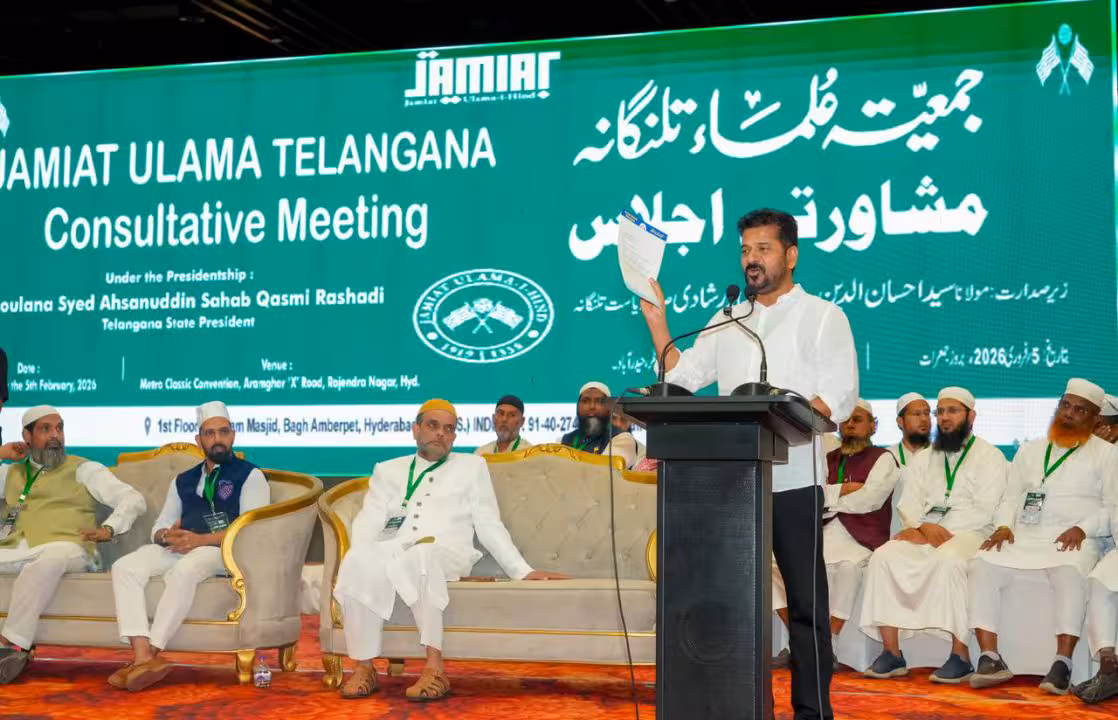CM Revanth Reddy Jamiat Meeting Speech | విద్వేష ప్రసంగాలపై కొత్త చట్టం.. మైనార్టీ రిజర్వేషన్లు రద్దు చేస్తే ఊరుకోం: అమిత్ షాకు సీఎం రేవంత్ సవాల్