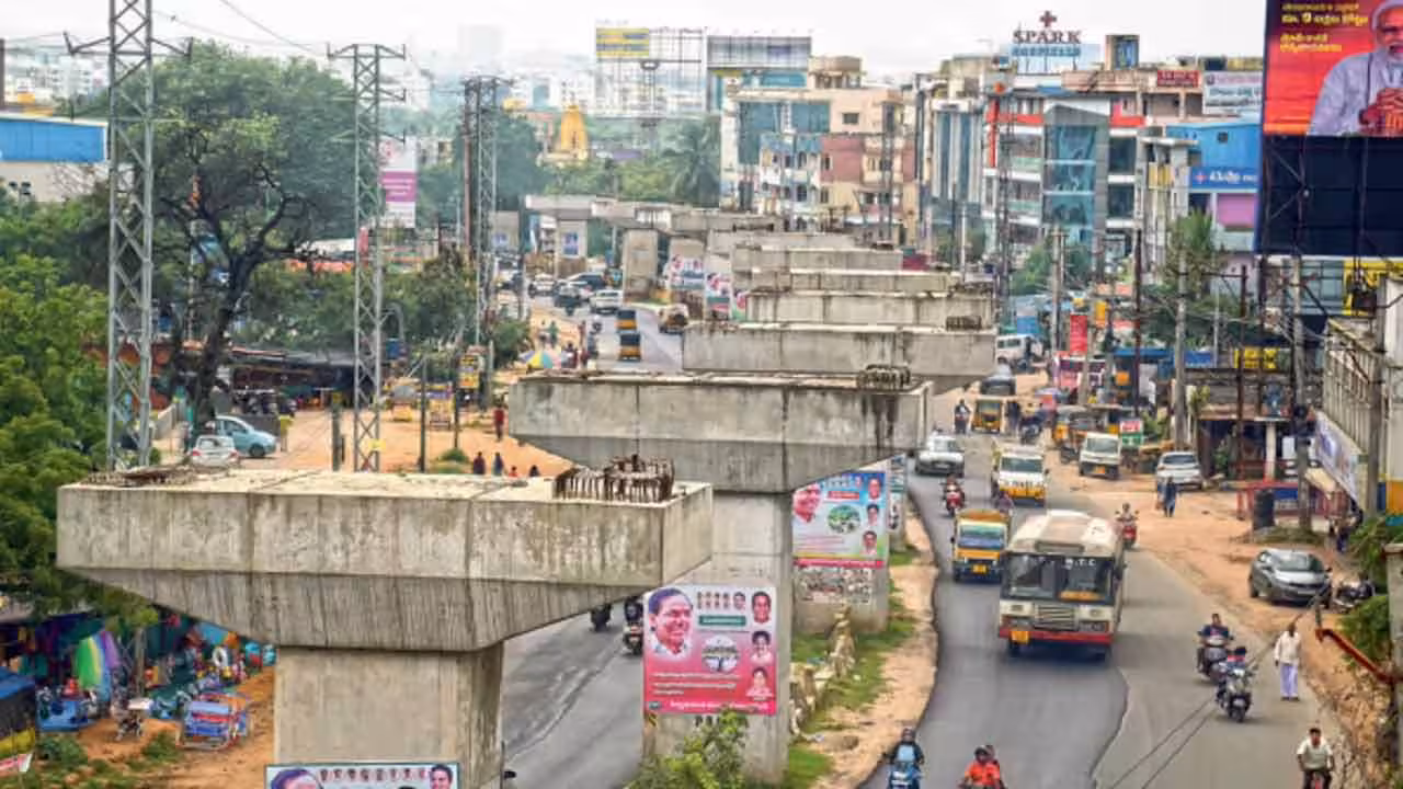 Traffic Restrictions | వరంగల్ జాతీయ రహదారి మూసివేత.. ఘట్కేసర్ వద్ద వాహనాల మళ్లింపు..