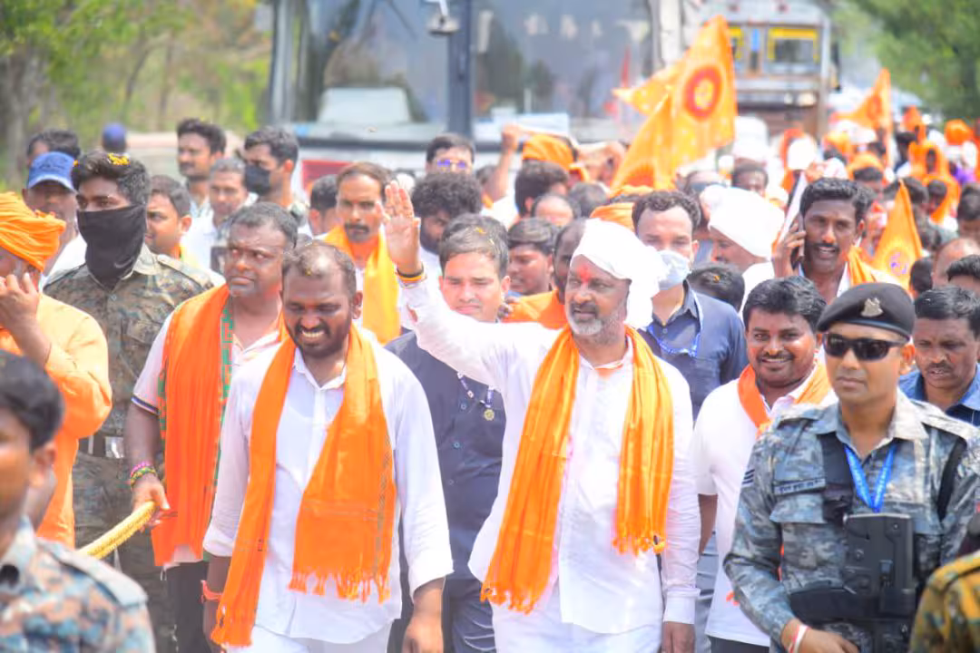 Bandi Sanjay | కొండగట్టుకు బండి పాదయాత్ర.. డ్రోన్ తాకి తేనెటీగల దాడి