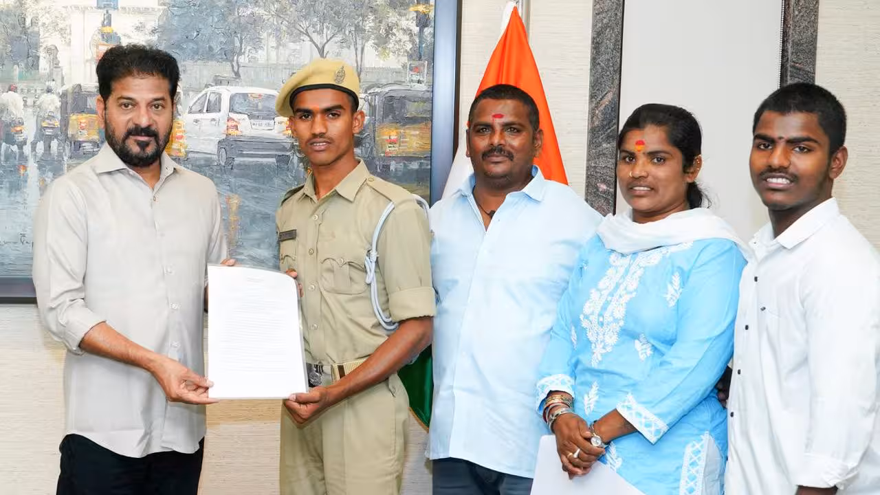 CM Revanth Reddy | ట్యాంక్ బండ్ శివకు సీఎం రేవంత్ రెడ్డి చేయూత