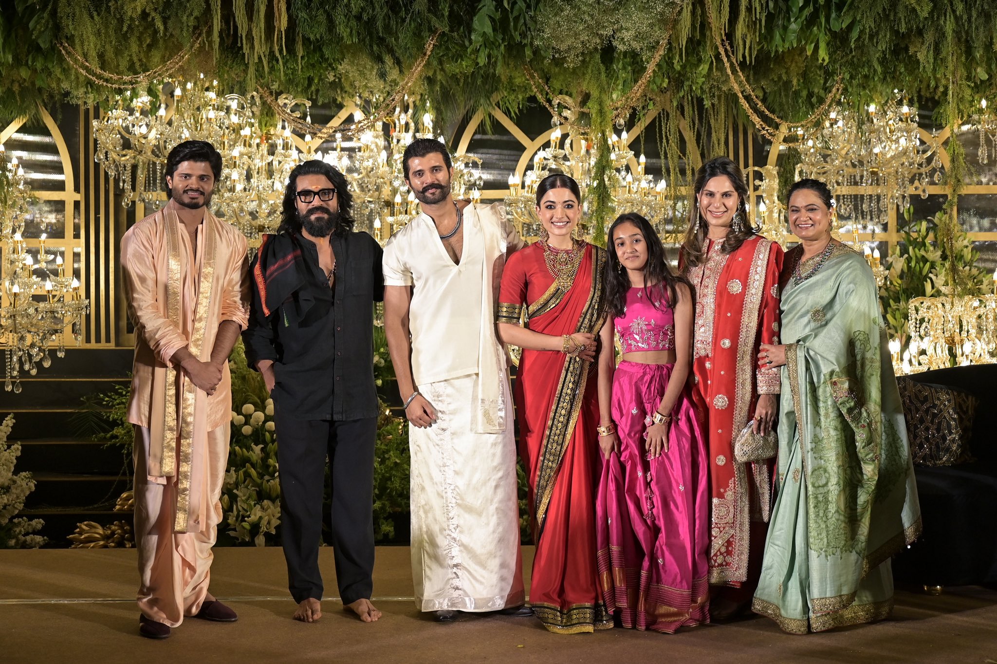 Virosh Wedding | గ్రాండ్గా విరోష్ రిసెప్షన్ – హాజరైన సినీ , రాజకీయ ప్రముఖులు - Image 9