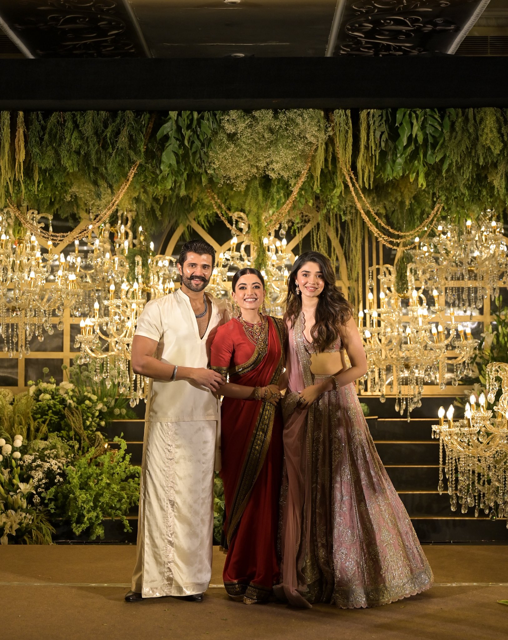 Virosh Wedding | గ్రాండ్గా విరోష్ రిసెప్షన్ – హాజరైన సినీ , రాజకీయ ప్రముఖులు - Image 10