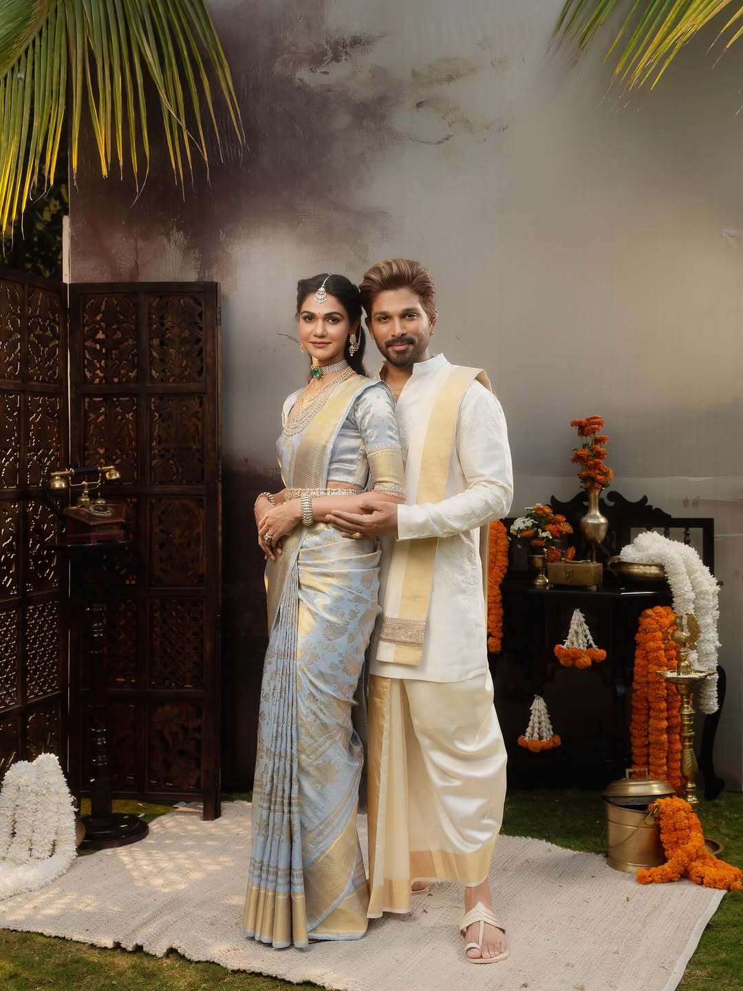 వెడ్డింగ్ యానివర్సరీ సందర్భంగా భార్య స్నేహారెడ్డికి కాస్ట్లీ గిఫ్ట్ ఇచ్చాడు బన్నీ.