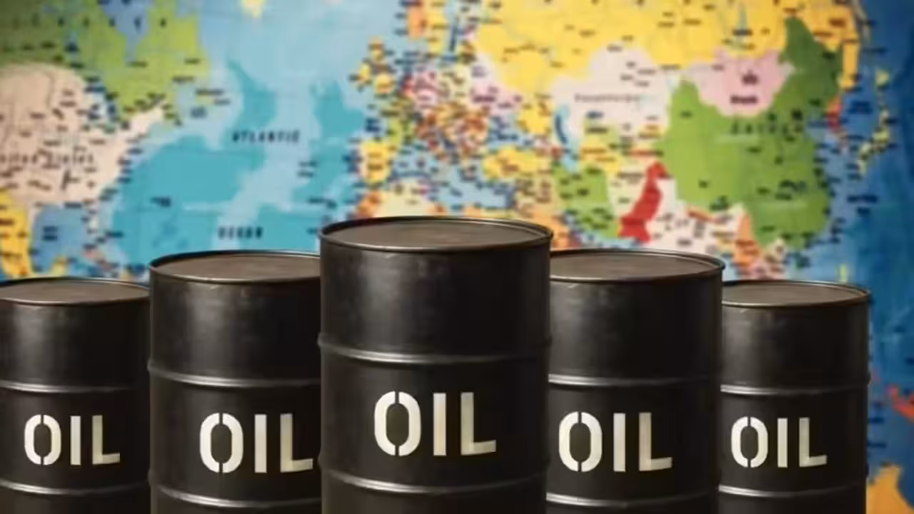 Oil Prices | ట్రంప్ ప్రకటనతో భారీగా దిగివచ్చిన క్రూడాయిల్ ధరలు.. 96 డాలర్లకు పతనమై బ్రెంట్..!