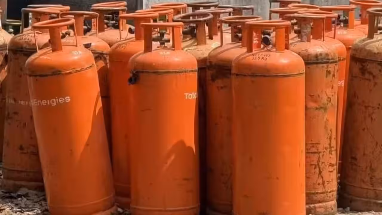 LPG Price | సిలిండర్ ధర రూ.5వేలు.. పాకిస్తాన్లో దారుణంగా పరిస్థితులు..!