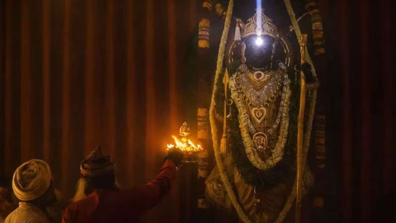 Surya Tilakam | అయోధ్య బాలరాముడి నుదుట సూర్యతిలకం