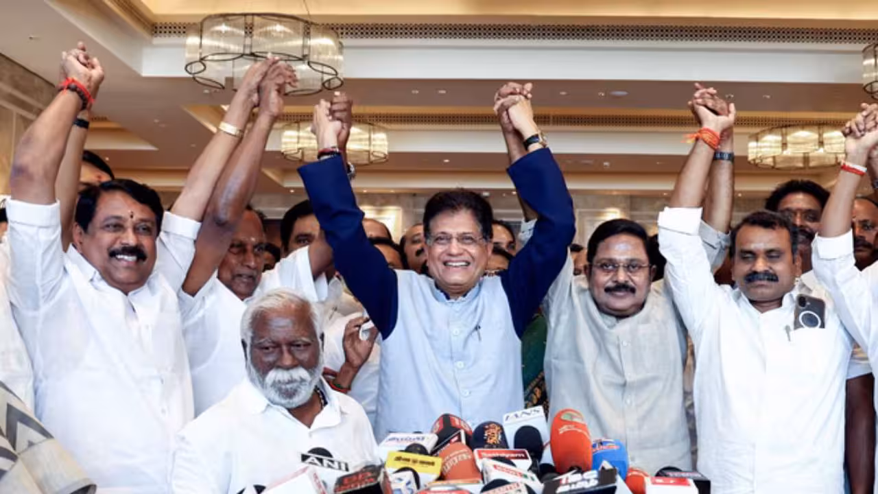 AIADMK-BJP Alliance | తమిళనాడు అన్నాడీఎంకే-బీజేపీ మధ్య కుదిరిన పొత్తు..!