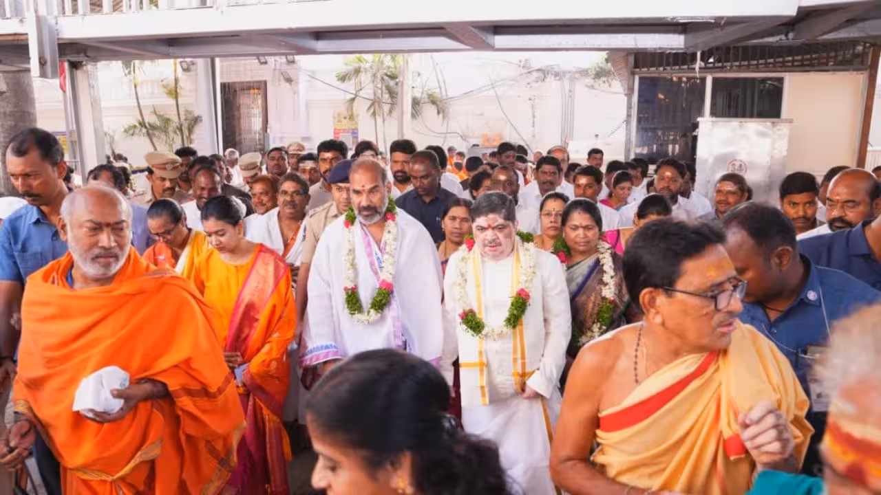 Ponnam Prabhakar | సీతారాముల ఆశీస్సులుండాలి.. ప్రజలు సుఖశాంతులతో జీవించాలి: మంత్రి పొన్నం