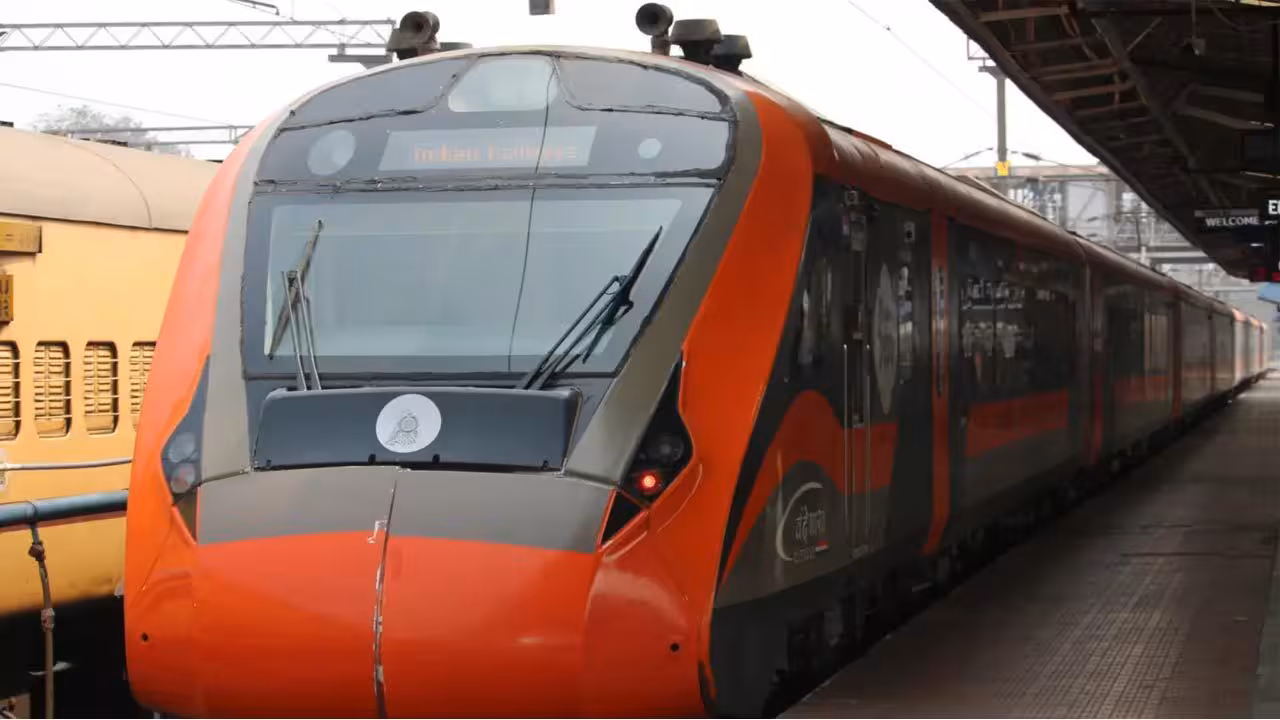 Vande Bharat sleeper | సుదూర ప్రయాణాలకు వందే భారత్ స్లీపర్ రైలు.. ఫ్లయిట్ టికెట్ల తరహాలోనే కన్ఫర్మ్ టికెట్..!