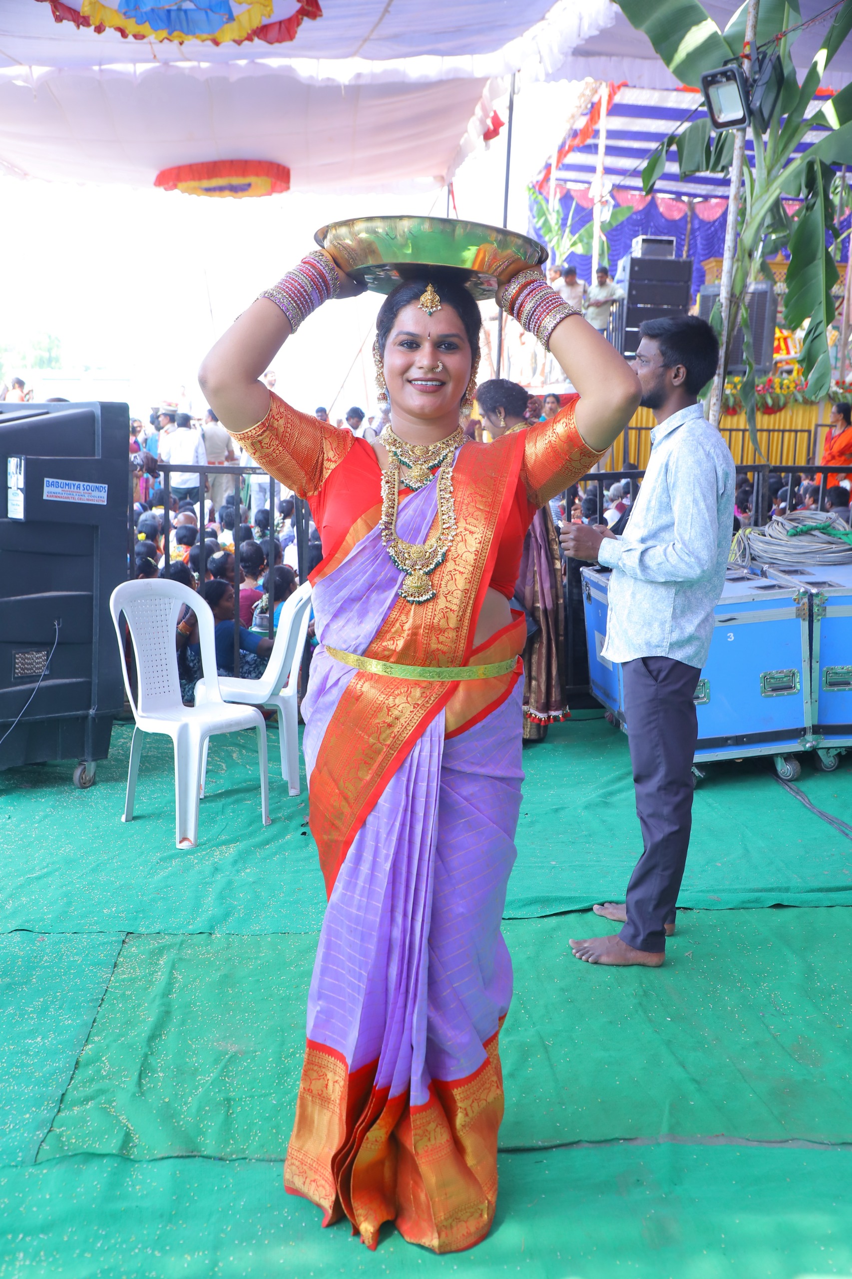 ఈ సారి సైతం కల్యాణ వేడుకలకు హాజరై సీతారాములకు తలంబ్రాలు సమర్పించారు.