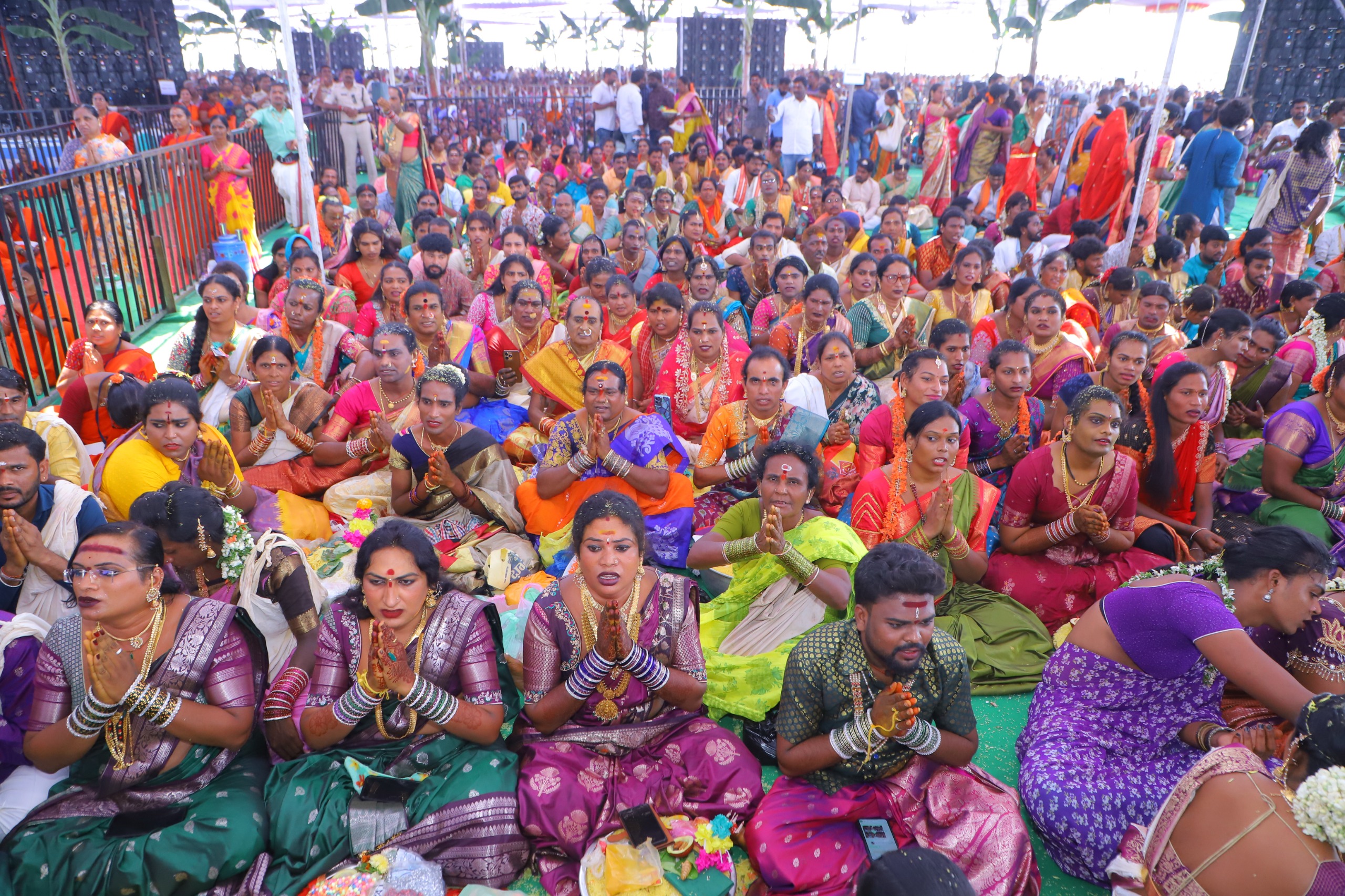 వేడుకలో పాల్గొన్న భక్తులు
