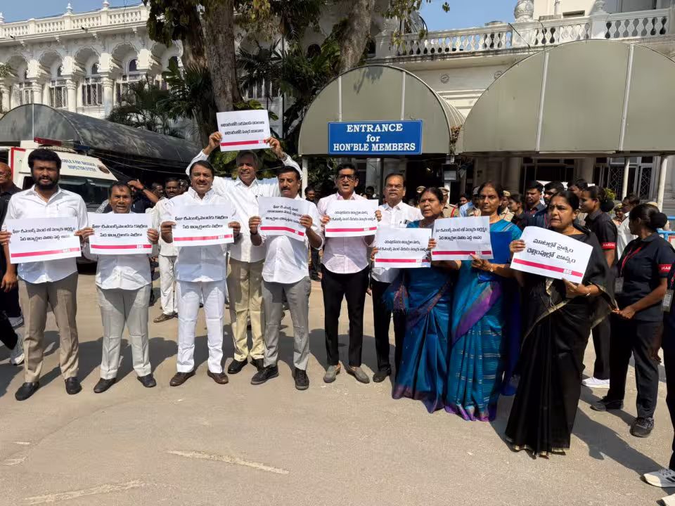 Fee reimbursement | ఫీజు రీయంబర్స్ మెంట్ కు కొర్రీలు.. పేద విద్యార్థులకు వర్రీలు..