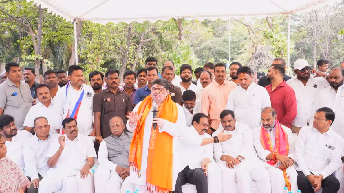 Ponnam Prabhakar | ట్యాంక్బండ్పై రూ. 4 కోట్లతో పూలే దంపతుల విగ్రహాలు: పొన్నం