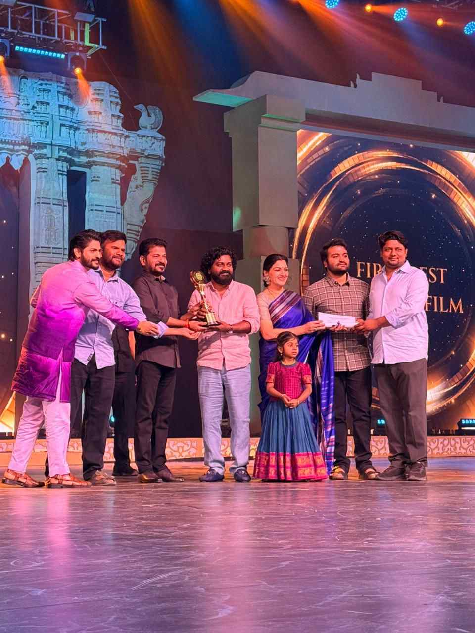 నిధి అగర్వాల్, నభానటేష్తో పాటు పులువురు హీరోయిన్లు తమ డ్యాన్స్ పర్ఫార్మెన్స్తో ఆహుతులను ఆకట్టుకున్నారు.