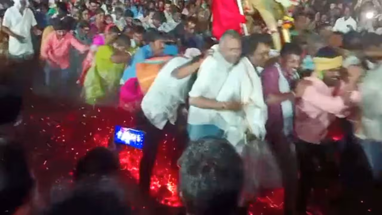 Jatara | ఆమనగల్లులో పార్వతీ రామలింగేశ్వర స్వామి జాతర.. నిప్పుల గుండంలో పడిన భక్తులు