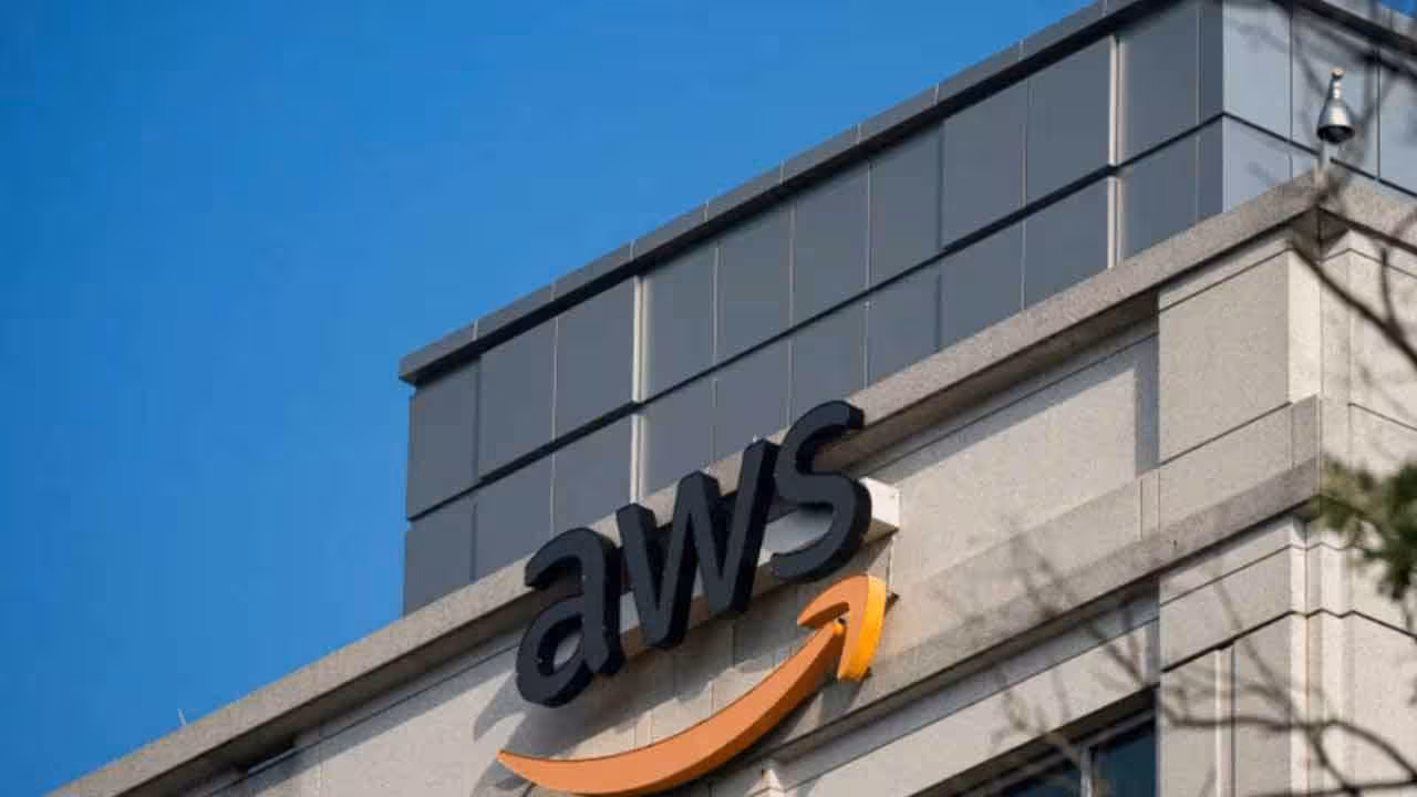 AWS Data Center | యూఏఈలో AWS డేటా సెంటర్పై ఇరాన్ దాడి..? వ్యాపించిన మంటలు..