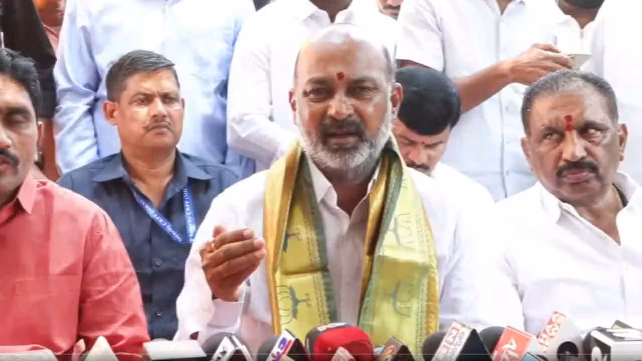 Bandi Sanjay | దేశంలో ఉండాలంటే.. అందరూ వందేమాతరం ఆలపించాల్సిందే : బండి సంజయ్