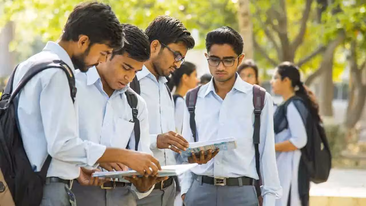 Evening B Tech Courses | పాలిటెక్నిక్ విద్యార్థులకు శుభవార్త.. 12 కాలేజీల్లో సాయంత్రం బీటెక్ కోర్సులు