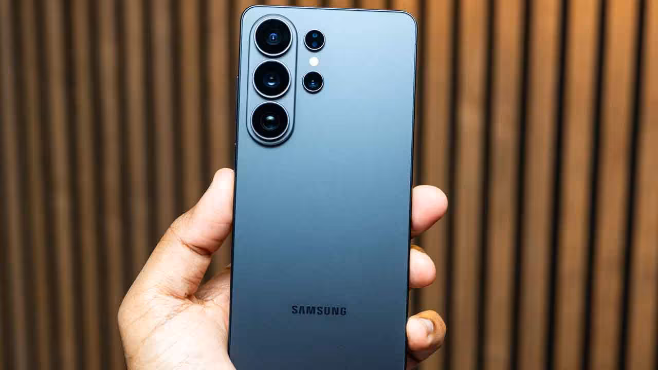 Samsung Galaxy Forever | గెలాక్సీ ఫరెవర్ ప్రోగ్రామ్ను ప్రవేశపెట్టిన శాంసంగ్.. ఎస్26 ఫోన్లను సగం ధరకే కొనవచ్చు..