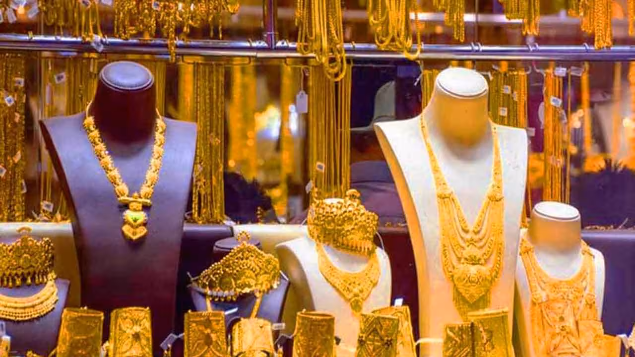 Gold And Silver Prices Today | స్వల్పంగా తగ్గిన బంగారం ధరలు.. బులియన్ మార్కెట్లలో అనిశ్చితి..