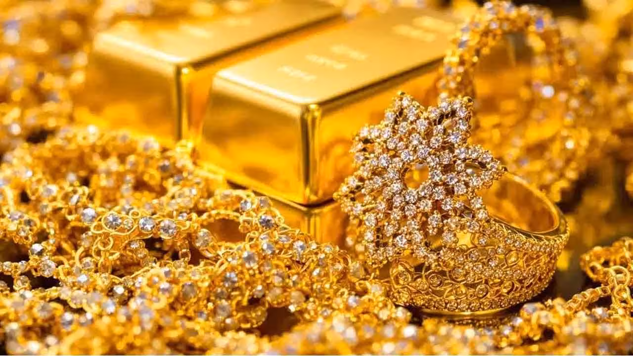 Gold Prices Today | యుద్ధం, ఉద్రిక్తతలు నెలకొన్నా.. కాస్త తగ్గిన బంగారం ధరలు..