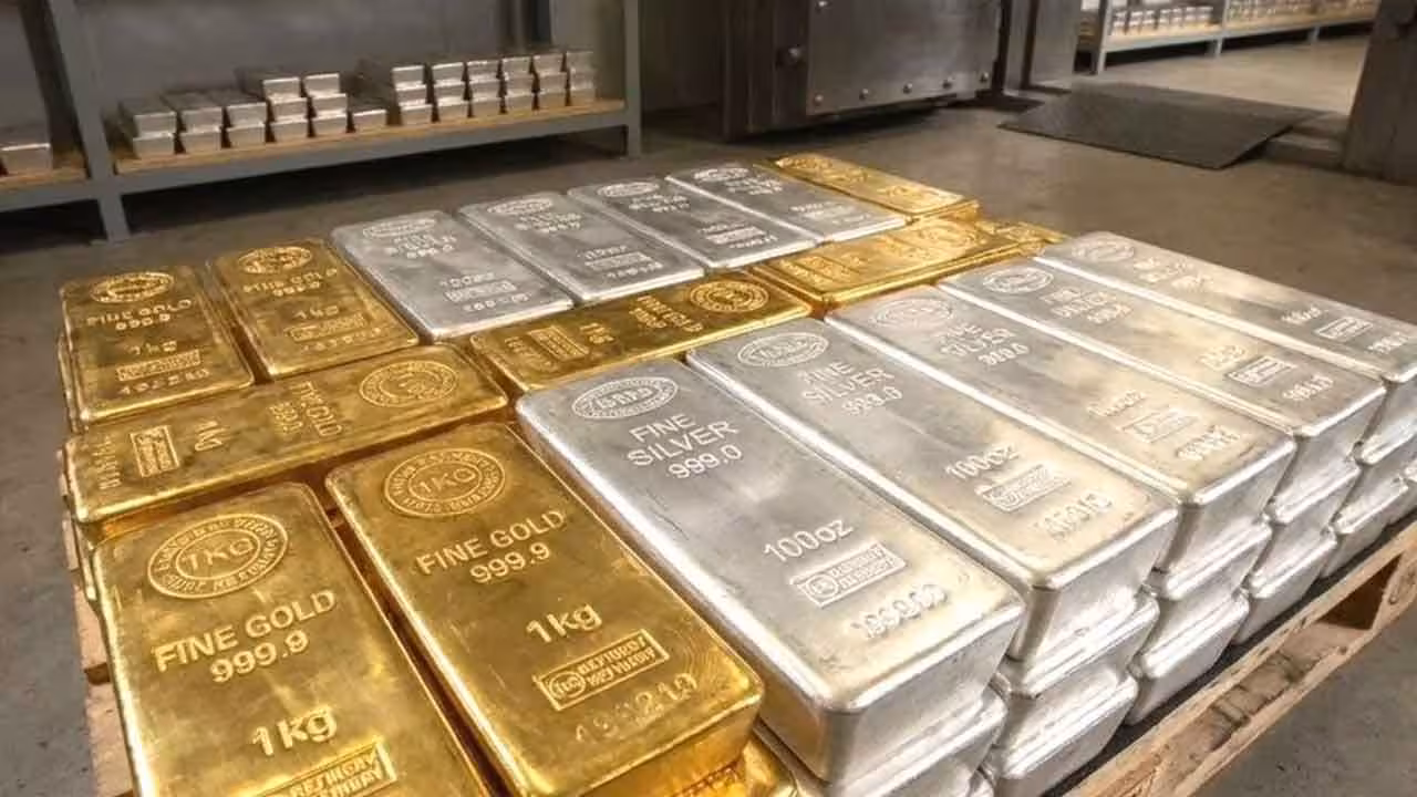 Gold And Silver Prices Today | యుద్ధం తీవ్రతరం అయినా.. తగ్గుతున్న బంగారం, వెండి ధరలు..