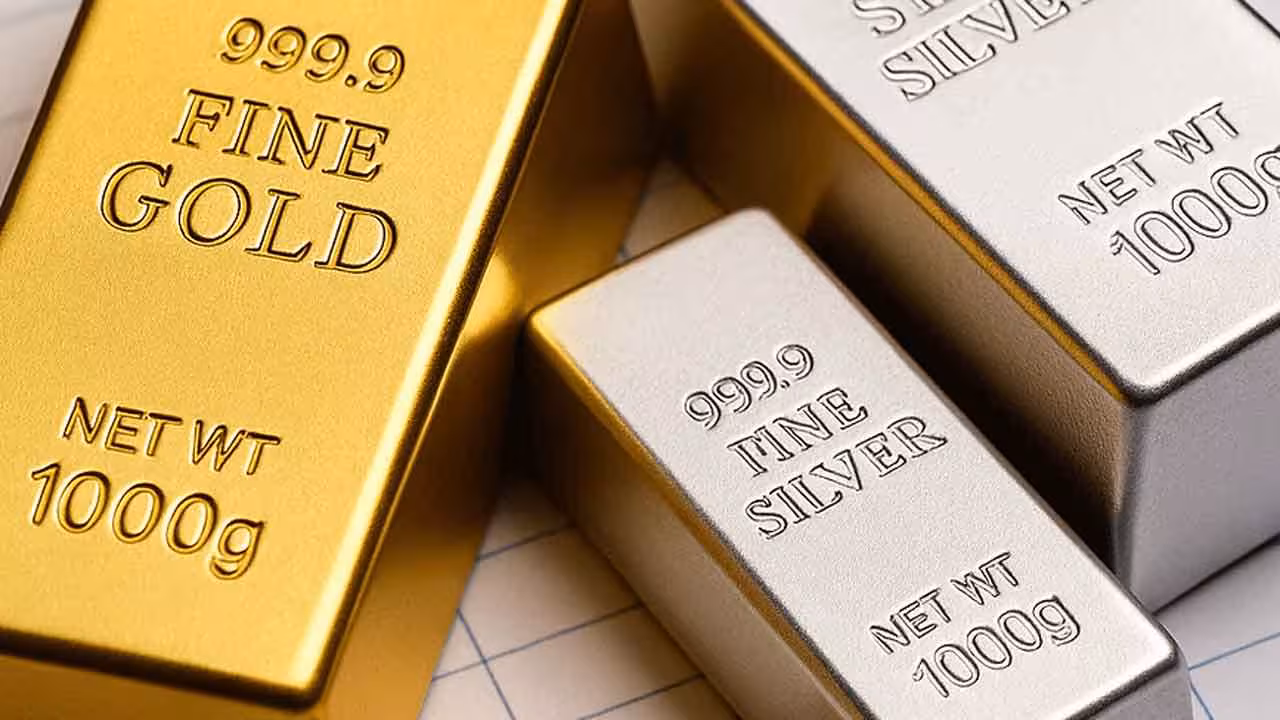 Gold And Silver Prices Today | స్వల్పంగా తగ్గిన బంగారం, వెండి ధరలు.. పెట్టుబడిదారులకు అవకాశమా..?
