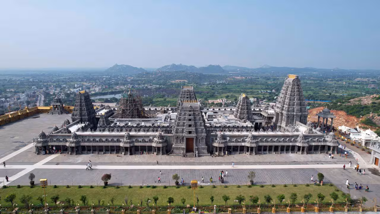 Yadagirigutta | రేపు సంపూర్ణ చంద్రగ్రహణం.. యాదగిరిగుట్ట లక్ష్మీనరసింహ స్వామి ఆలయం బంద్