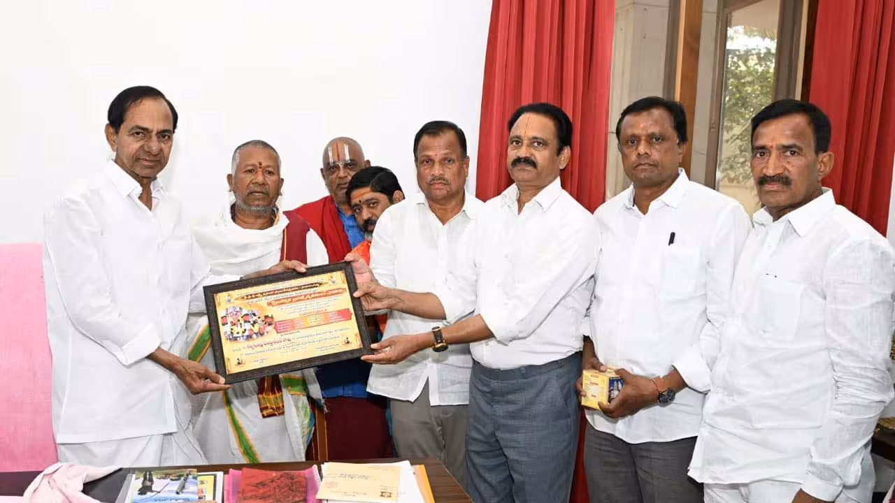 KCR | జాతరకు రండి.. బీఆర్ఎస్ అధినేత కేసీఆర్కు ఆహ్వానం