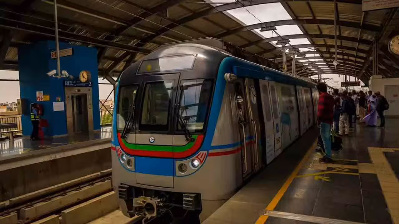 Metro Rail | ‘మద్యం’ సేవించి ‘మెట్రో’ ఎక్కితే.. రూ. 2500 ఫైన్ కట్టాల్సిందే..!