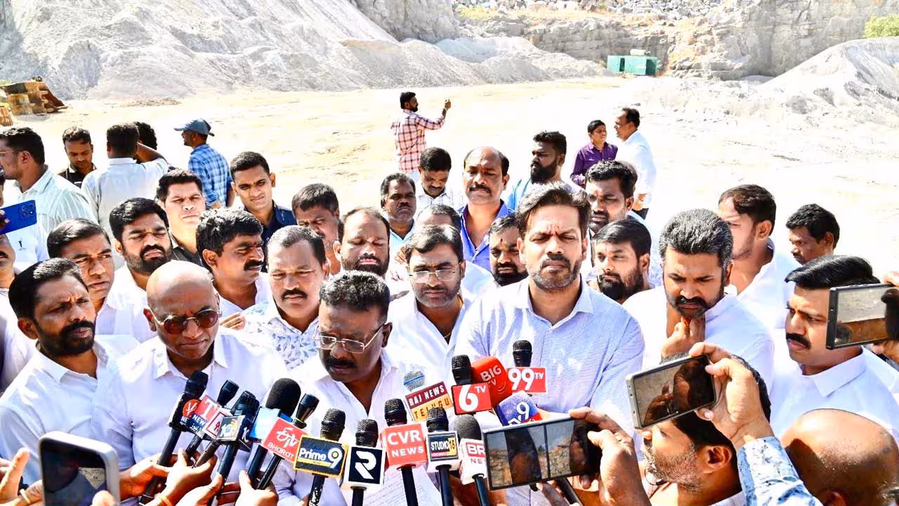 Dasoju Sravan | మరో KGFలా ప్రకృతి వనరుల దోపిడీ.. అక్రమ మైనింగ్పై ఎమ్మెల్సీ దాసోజు ధ్వజం
